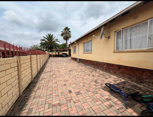 4 BEDROOM FREESTANDING FOR SALE IN BIRCHLEIGH NORTH